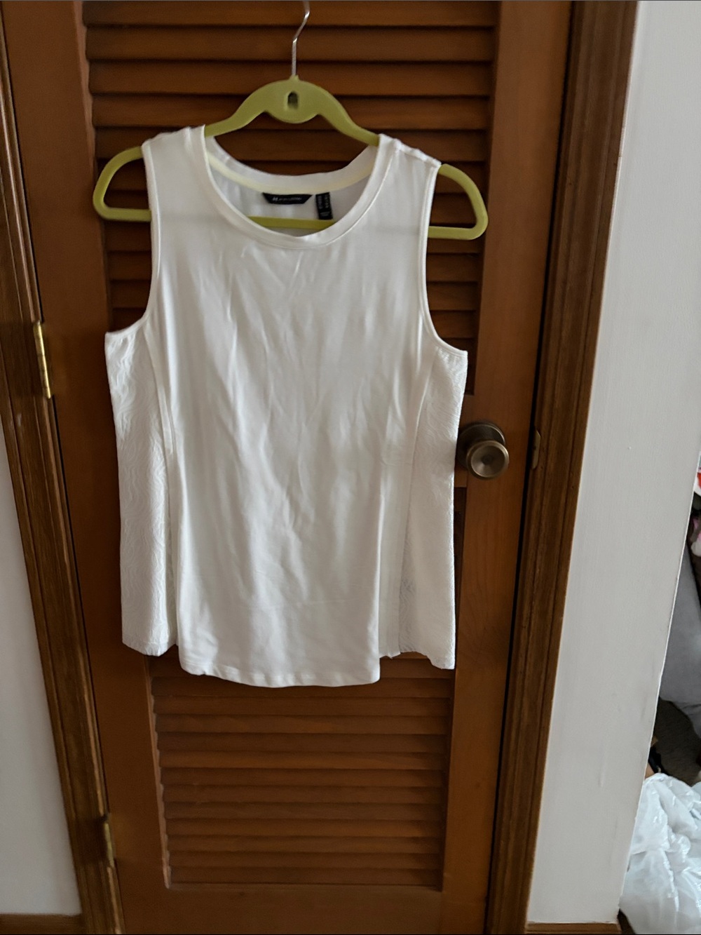 H by Halston White Sleeveless Crewneck Tank